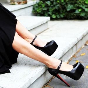 Authentic Christian Louboutin Lady Daf